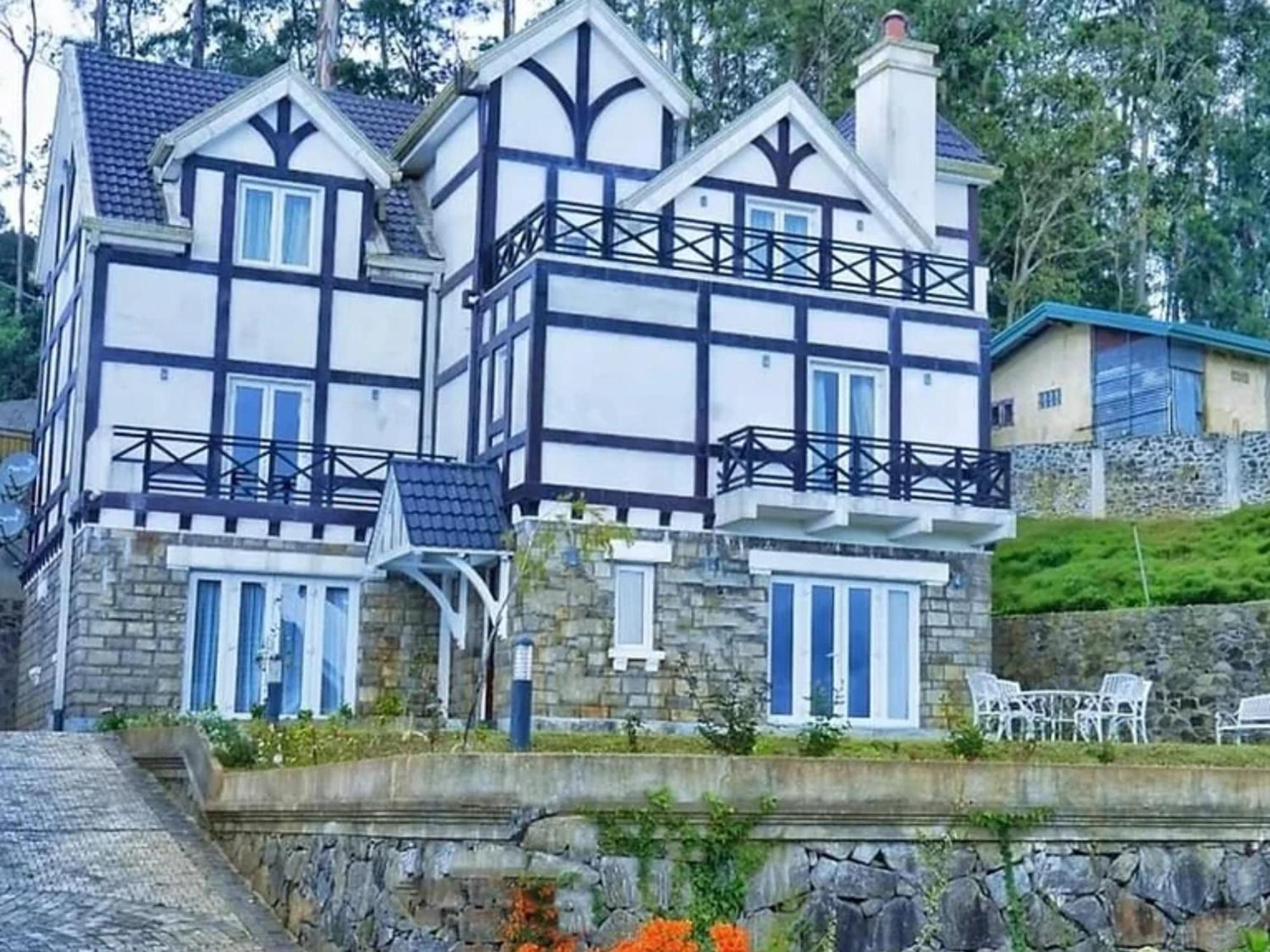 Little England By Joes Ξενοδοχείο Νουβάρα Ελίγια Εξωτερικό φωτογραφία